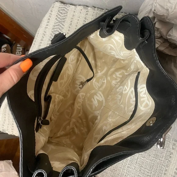 BRAND NEW!!!! Michael Kors Tote Bag - Picture 8 of 9